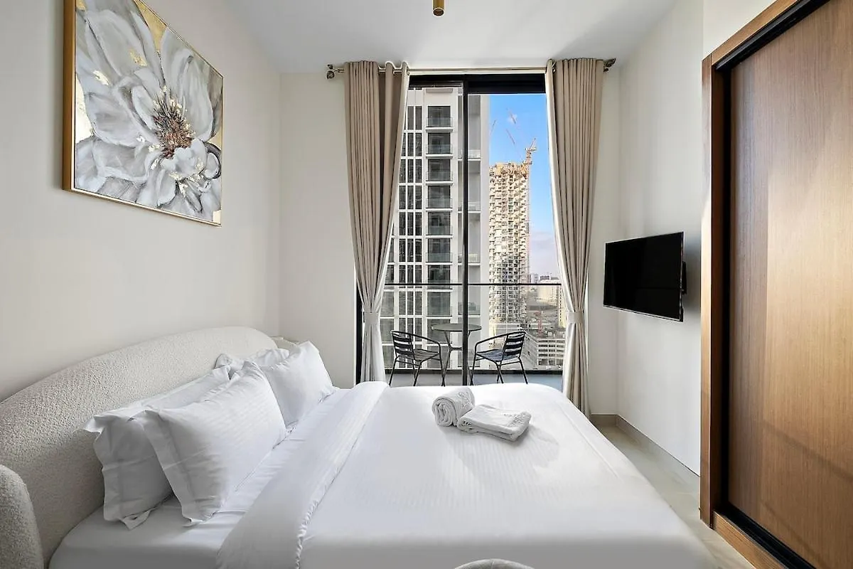 First Class Studio Touch Of Luxury & Comfort Dubai Apartment