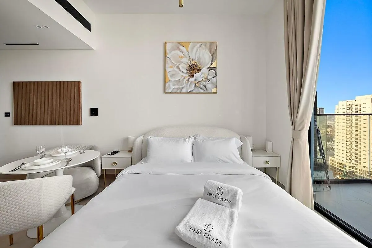First Class Studio Touch Of Luxury & Comfort Dubai